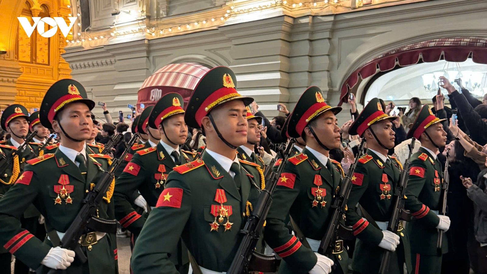 Hình ảnh các chiến sĩ Việt Nam tham gia sơ duyệt tại Quảng trường Đỏ