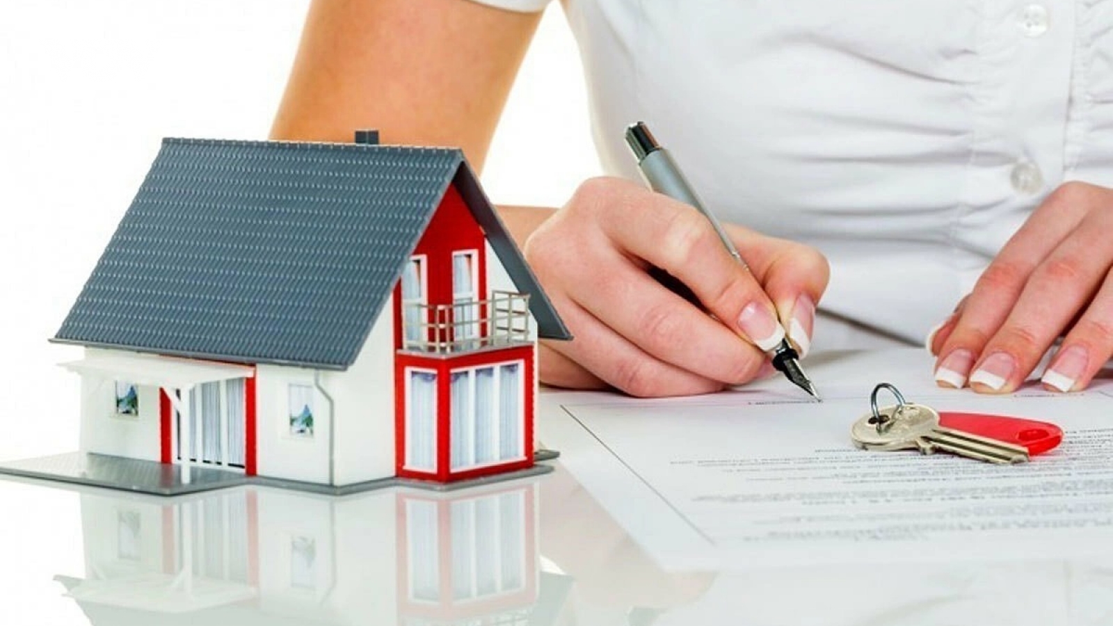 Mua chung đất nhưng không có tên trên sổ đỏ, tôi phải làm sao?