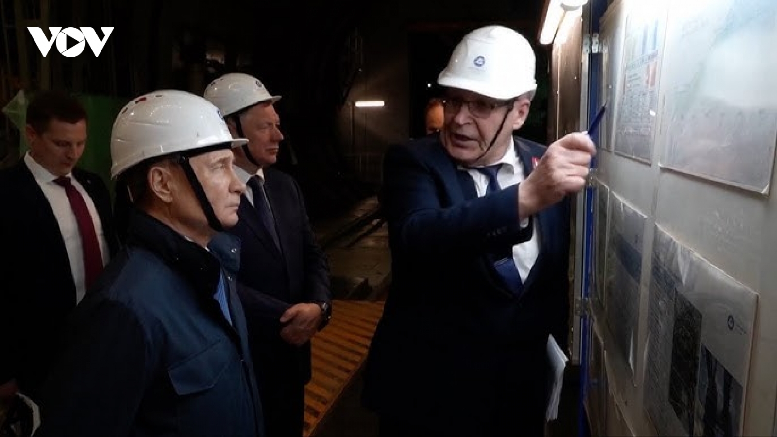 Hình ảnh Tổng thống Nga Putin thăm nhà máy điện hạt nhân tại Kursk