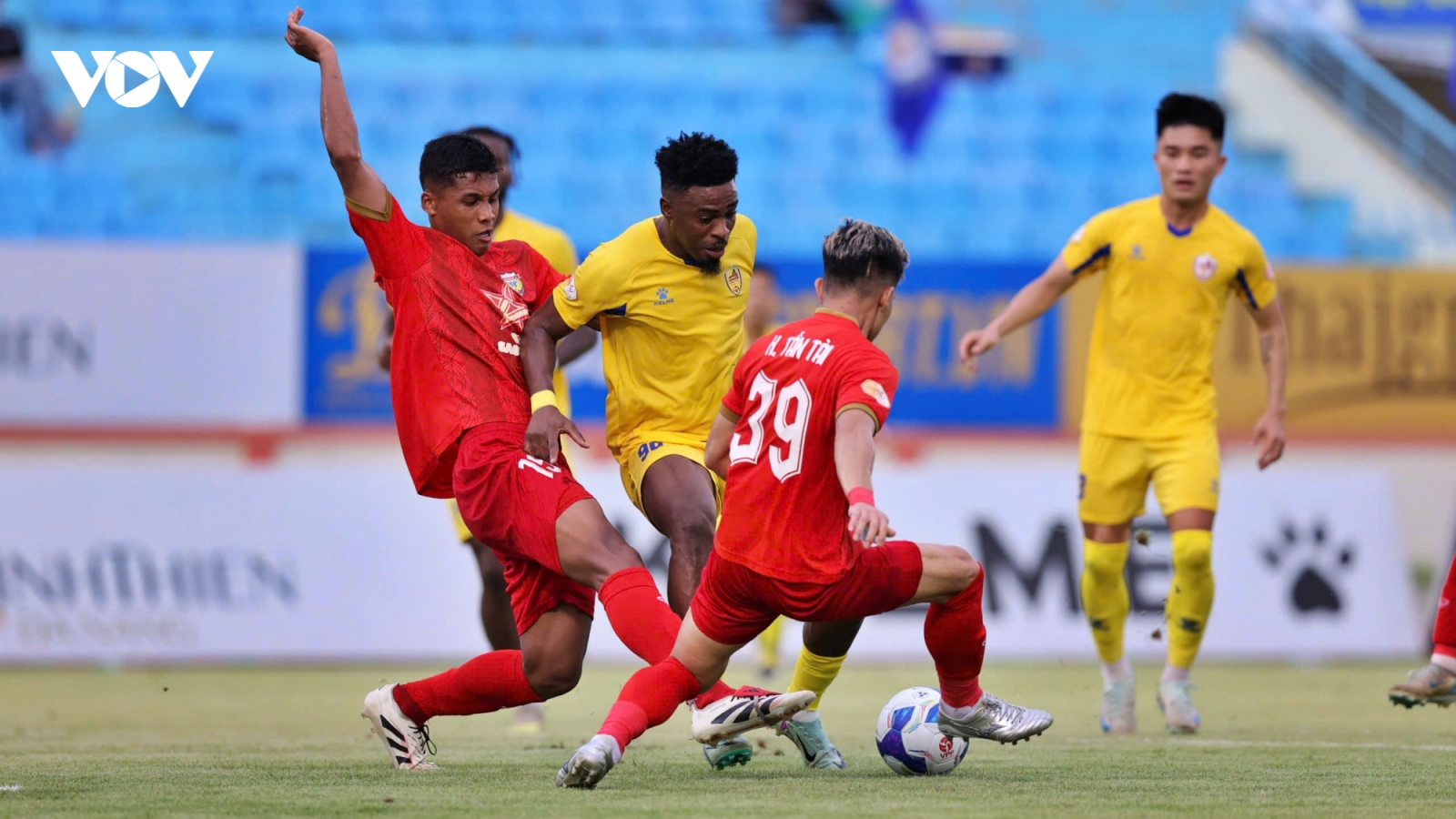 Đánh bại CLB Hà Tĩnh, Quảng Nam thổi lửa vào cuộc đua trụ hạng V-League 2024/2025