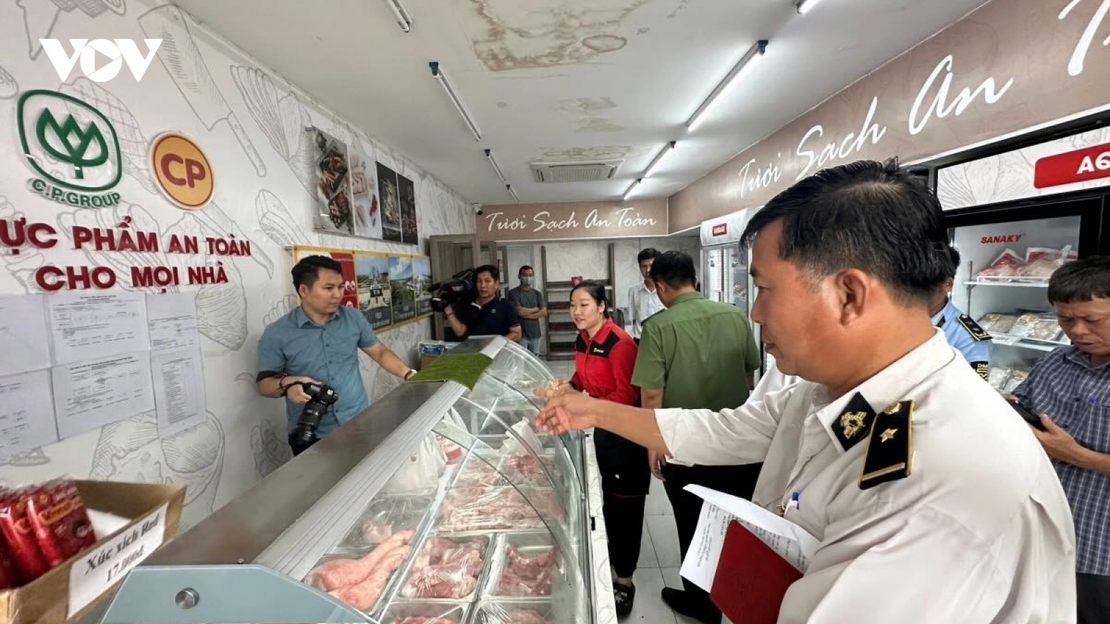 Kiểm tra 4 cửa hàng C.P ở Sóc Trăng thì 3 nơi chứng nhận VSATTP hết hạn