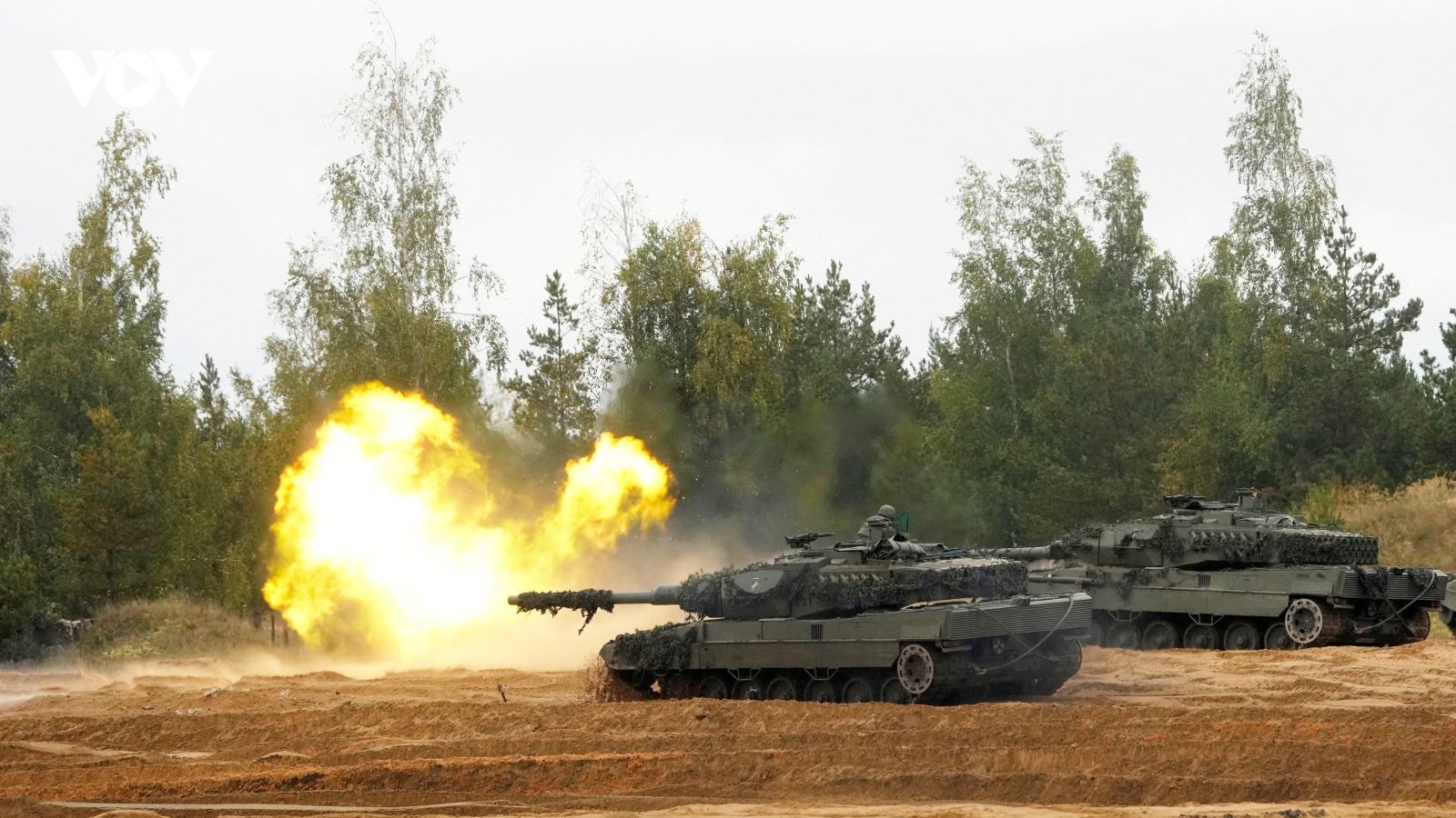 So sánh sức mạnh xe tăng Leopard được chuyển cho Ukraine và các xe tăng của Nga