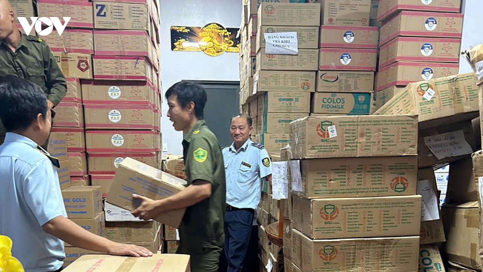 Lại thu giữ gần 25 tấn sữa bột không rõ nguồn gốc