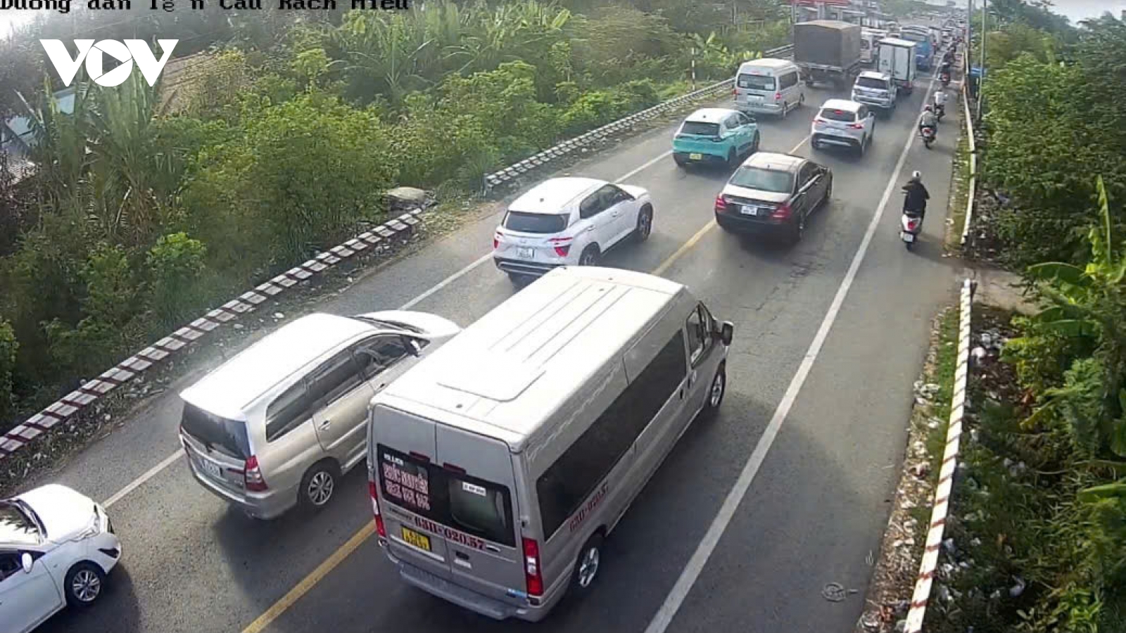 Người dân trở lại TP.HCM sau nghỉ lễ, cầu Rạch Miễu 4 lần xả trạm thu phí do kẹt xe