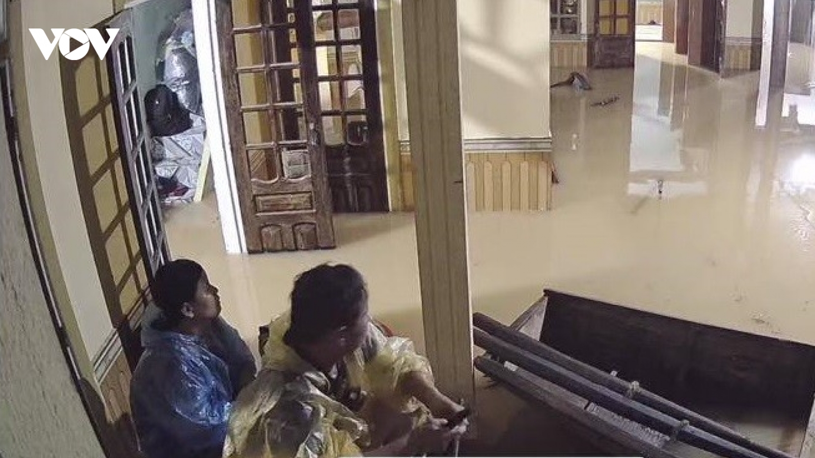 Mưa lớn suốt đêm, nhiều nơi ở Hà Tĩnh bị ngập sâu