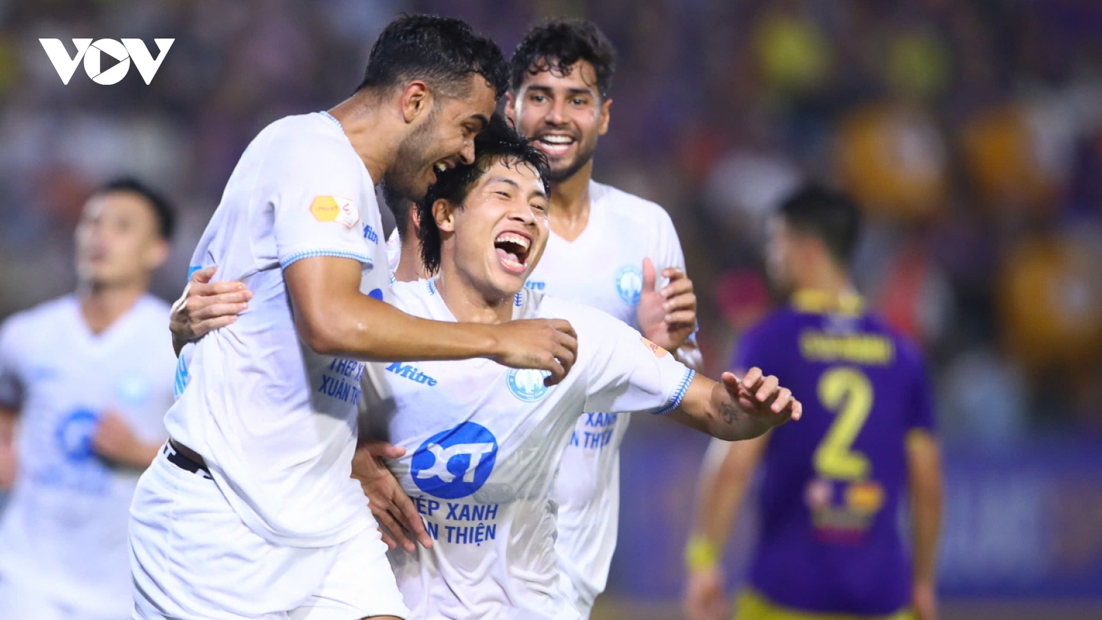 Nam Định thống trị các giải thưởng V-League tháng 5