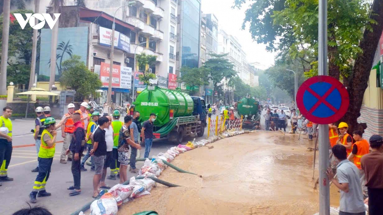Lại xảy ra sự cố phun trào bùn ở khu vực thi công ga ngầm Metro Nhổn - Ga Hà Nội