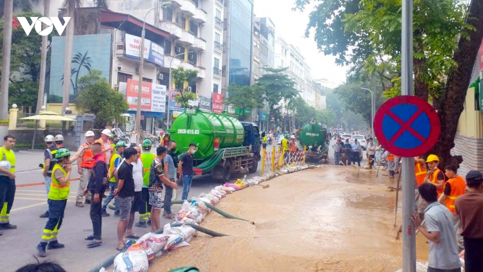 Lại xảy ra sự cố phun trào bùn ở khu vực thi công ga ngầm Metro Nhổn - Ga Hà Nội