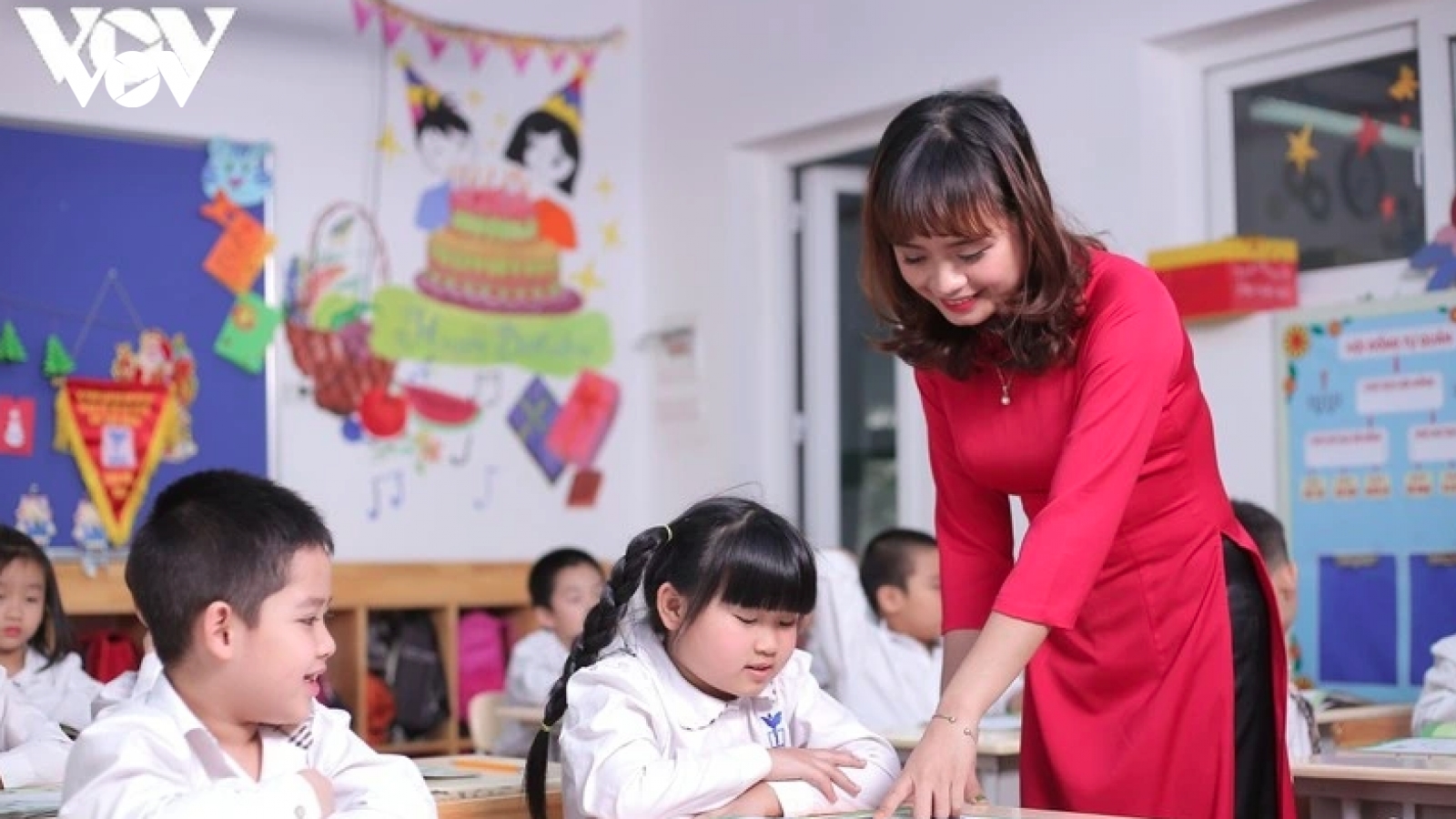 Nhiều điểm mới về quy định trả lương dạy thêm giờ của giáo viên trường công lập