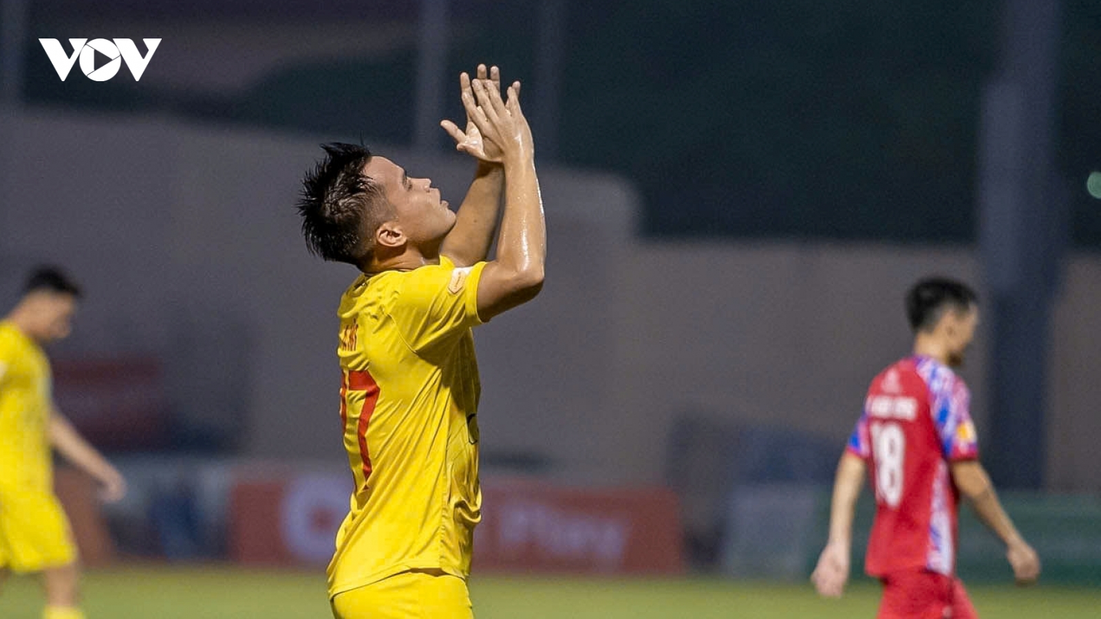 Những đội bóng có thể thoát cuộc đua trụ hạng sau vòng 24 V-League