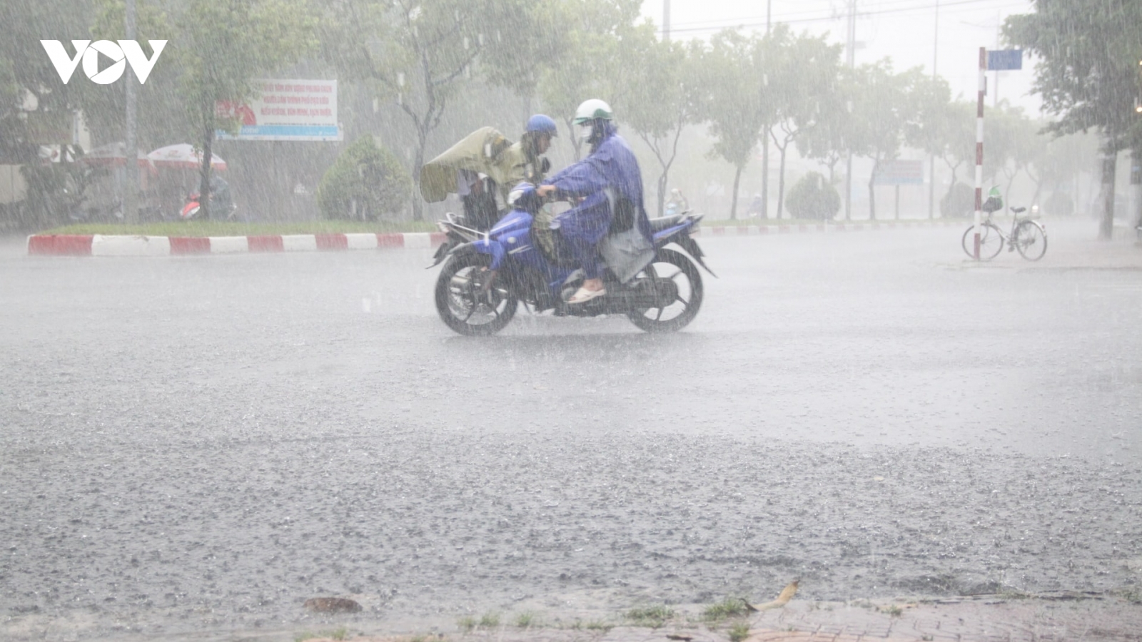 Thời tiết hôm nay 23/5: Nhiều khu vực trên cả nước có mưa rào và dông