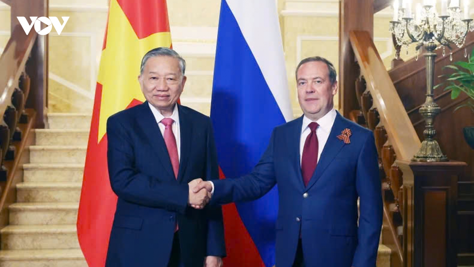 Tổng Bí thư Tô Lâm hội kiến với Chủ tịch Đảng Nước Nga Thống nhất Dmitry Medvedev