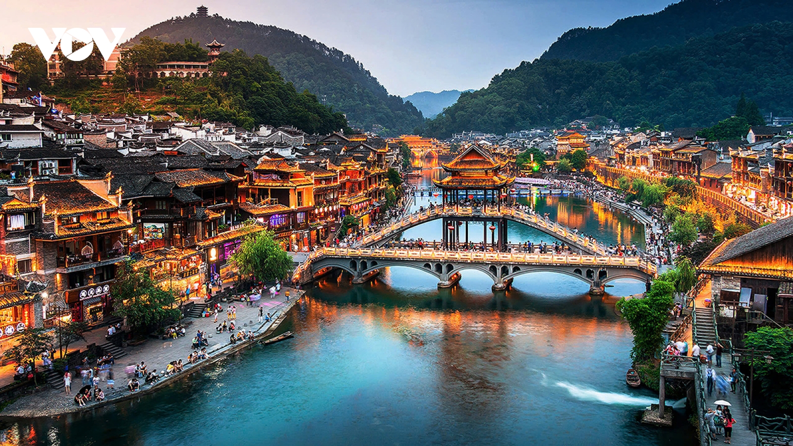 Tour Trung Quốc hút khách, du lịch nội địa bị cạnh tranh mạnh ngay trên sân nhà