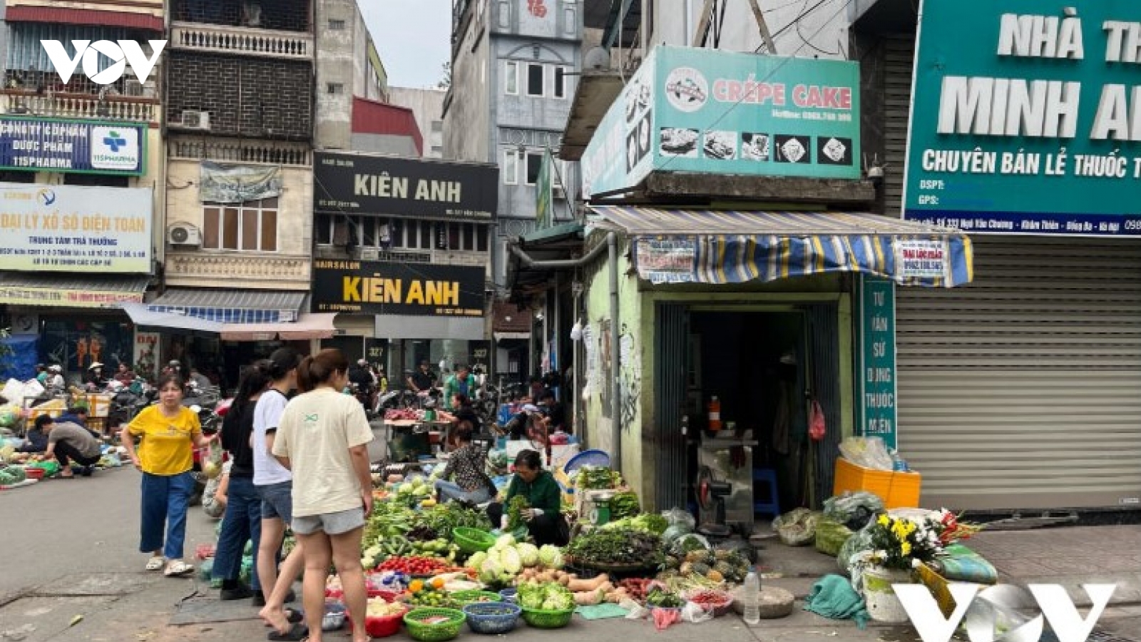 Thực phẩm thiếu an toàn, kêu ai?