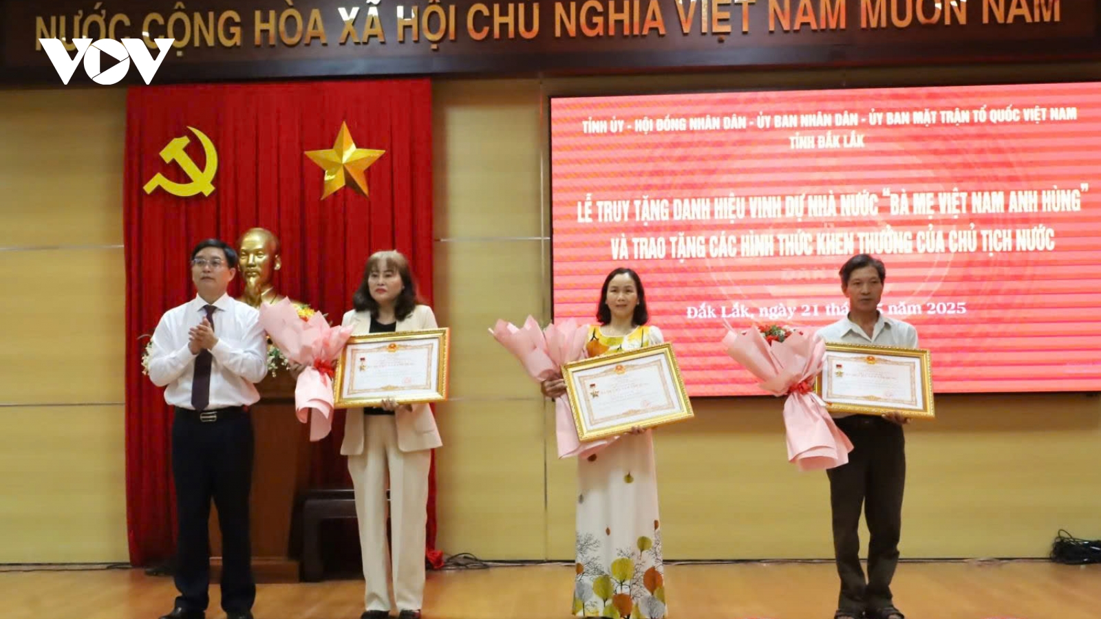 Đắk Lắk truy tặng danh hiệu "Bà mẹ Việt Nam Anh hùng" và trao Huân chương Lao động