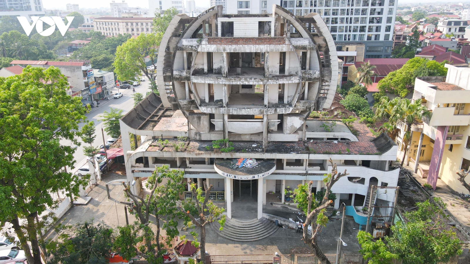 Cận cảnh nhiều trụ sở ở Bắc Giang bỏ hoang trên đất vàng