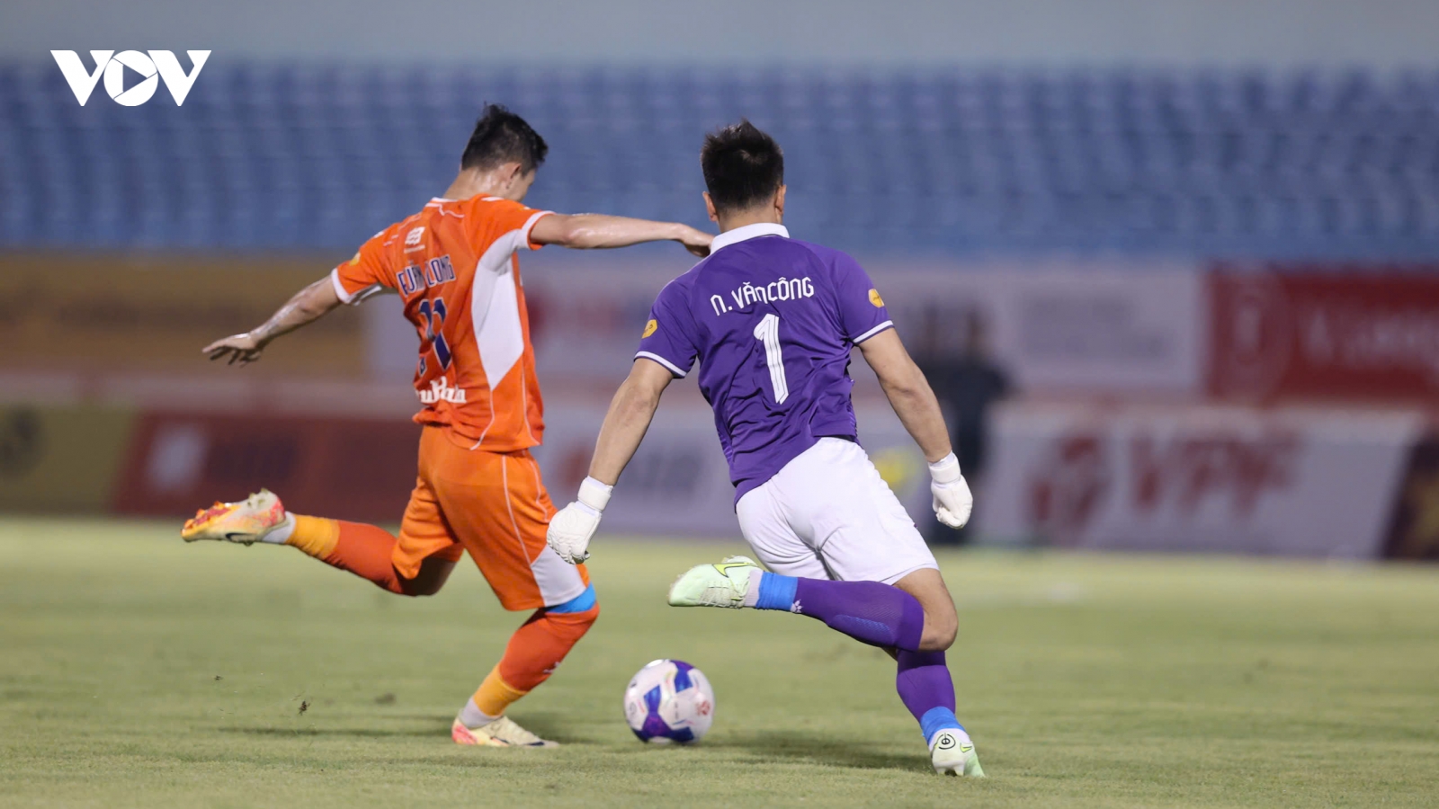 Thêm một HLV ở V-League xin từ chức