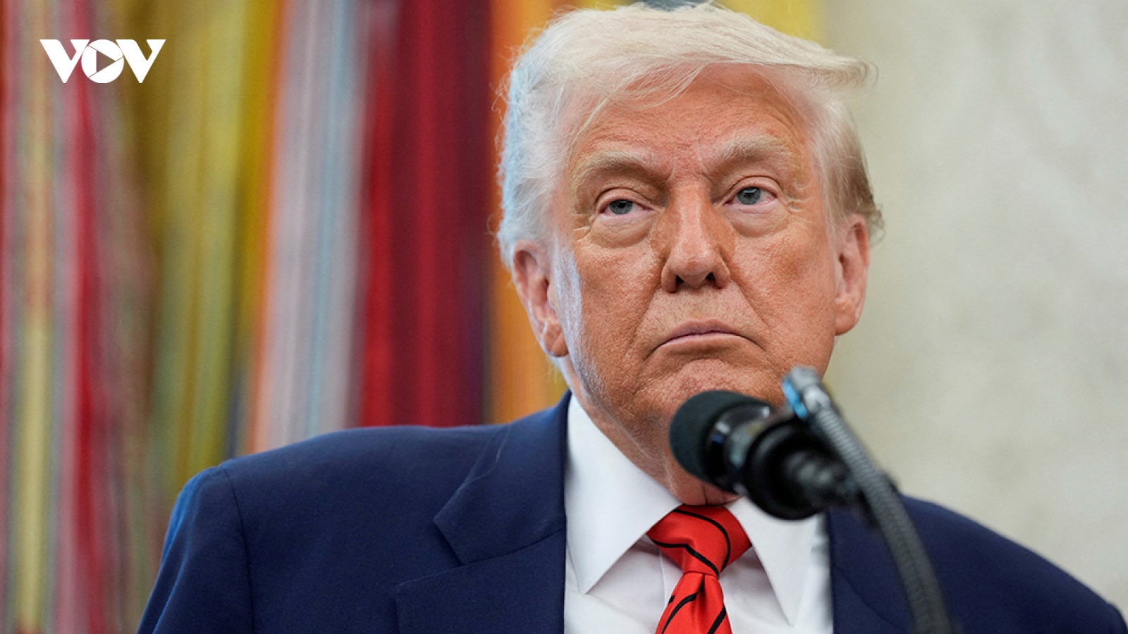 Tổng thống Trump gây sức ép lên các công ty sản xuất điện thoại thông minh