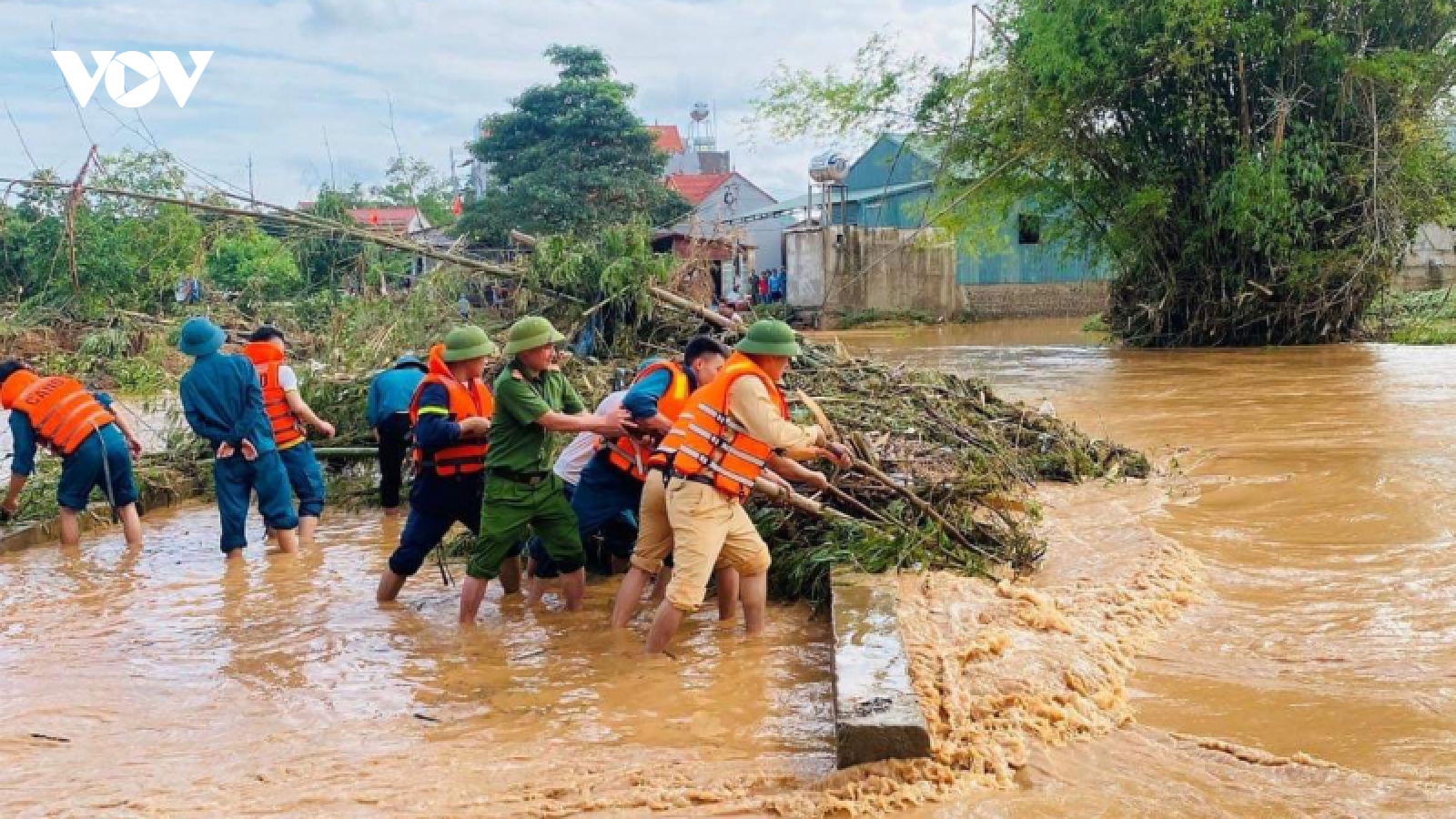 Thủ tướng yêu cầu tập trung ứng phó nguy cơ mưa lớn, sạt lở đất và lũ quét