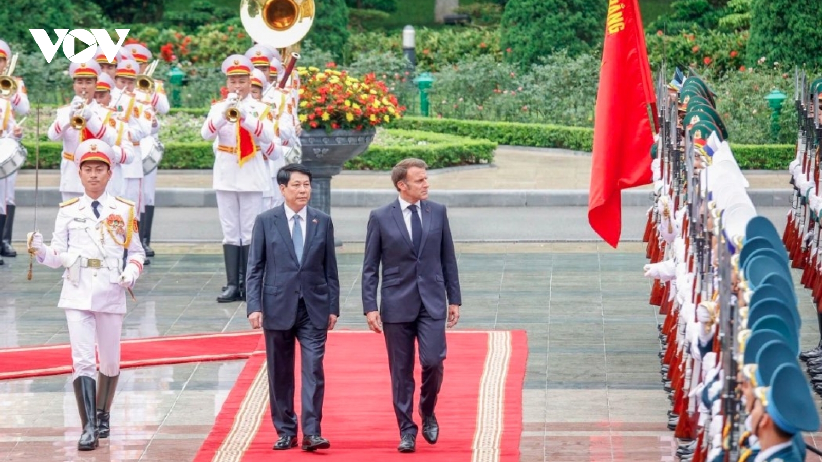 Red-carpet welcome for President Emmanuel Macron in Hanoi