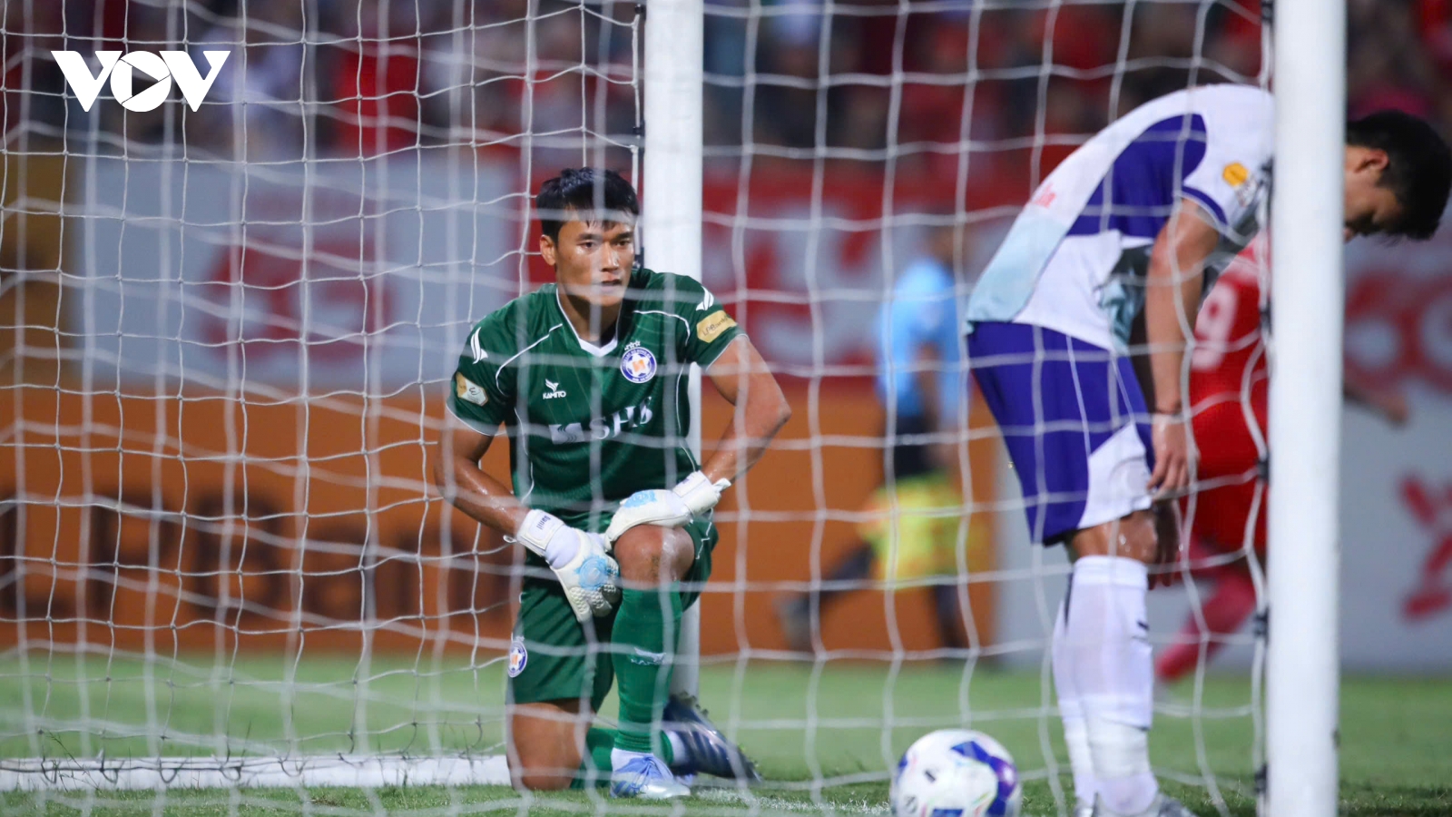 Vòng 22 V-League 2024/2025: Cuộc chiến của “những người cùng khổ”