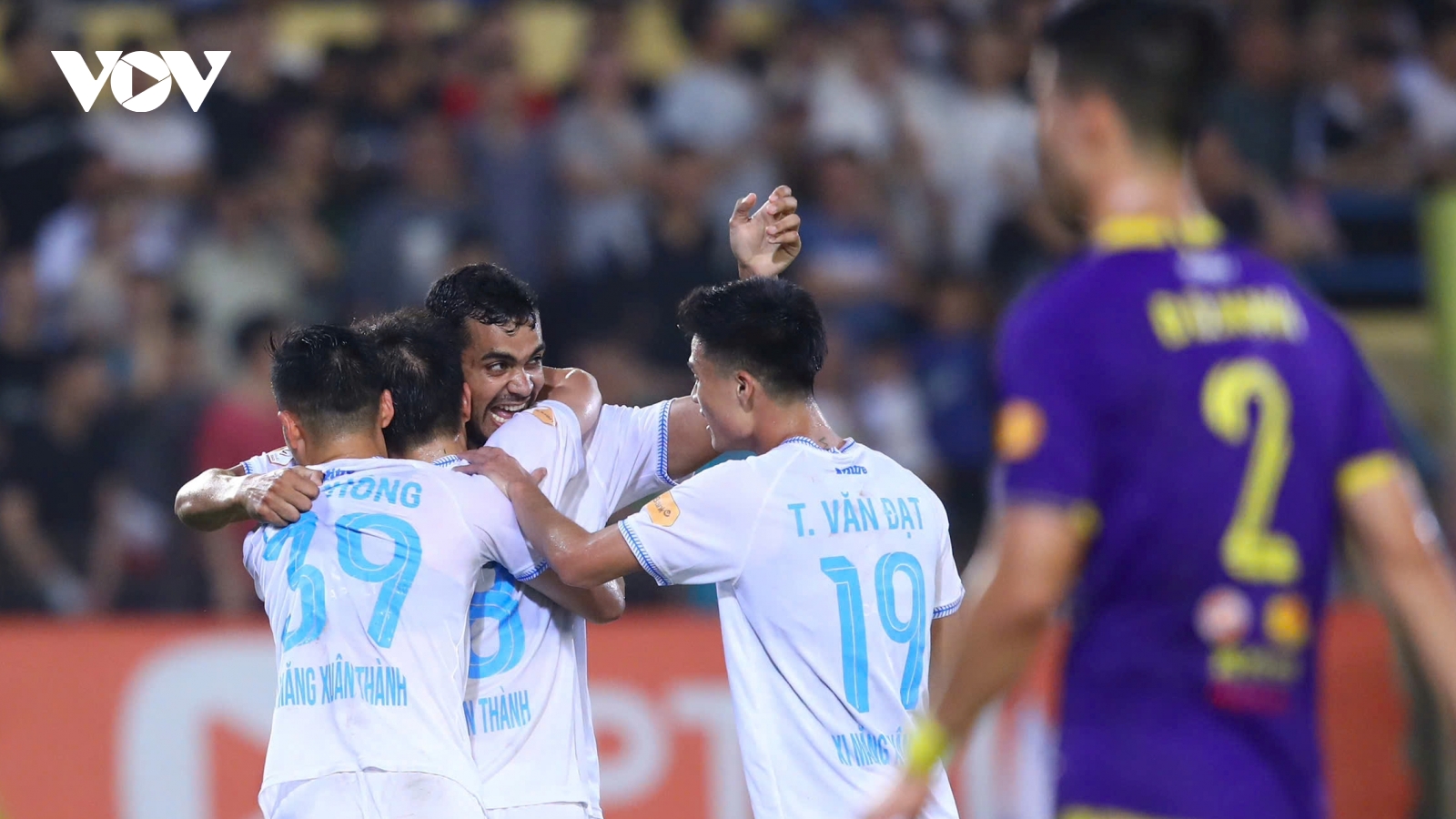 Dư âm Hà Nội FC 0-3 Nam Định: Tung cờ trắng trong cuộc đua vô địch?