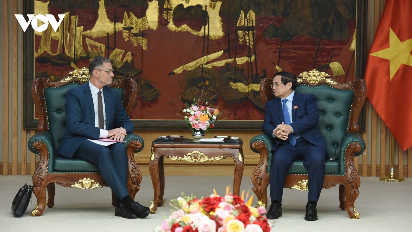 Thủ tướng Phạm Minh Chính tiếp Đại sứ cộng hòa Pháp Olivier Brochet