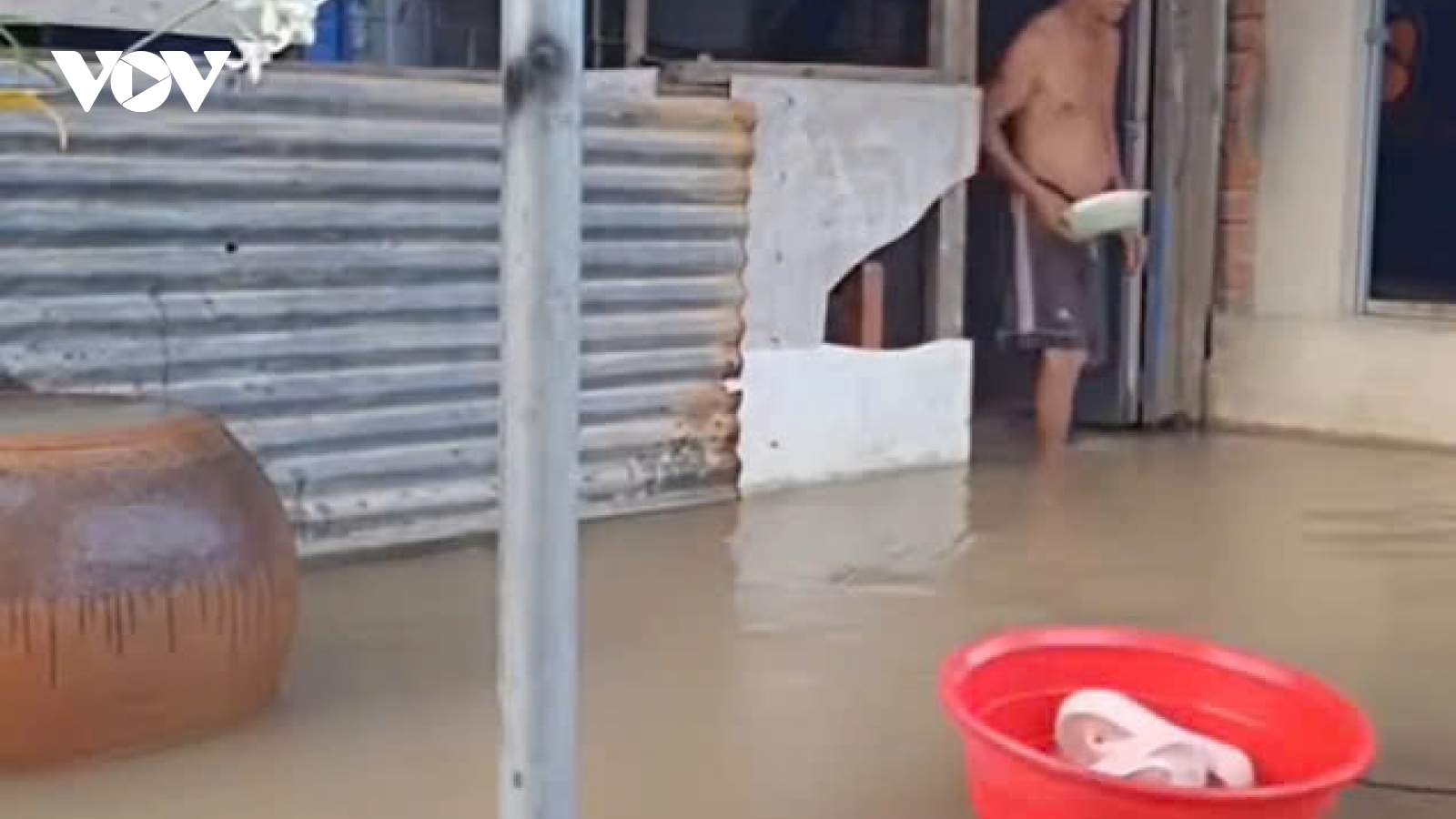 Vì sao nhiều hộ dân cồn Thới Sơn phải sống chung với “biển nước" ?