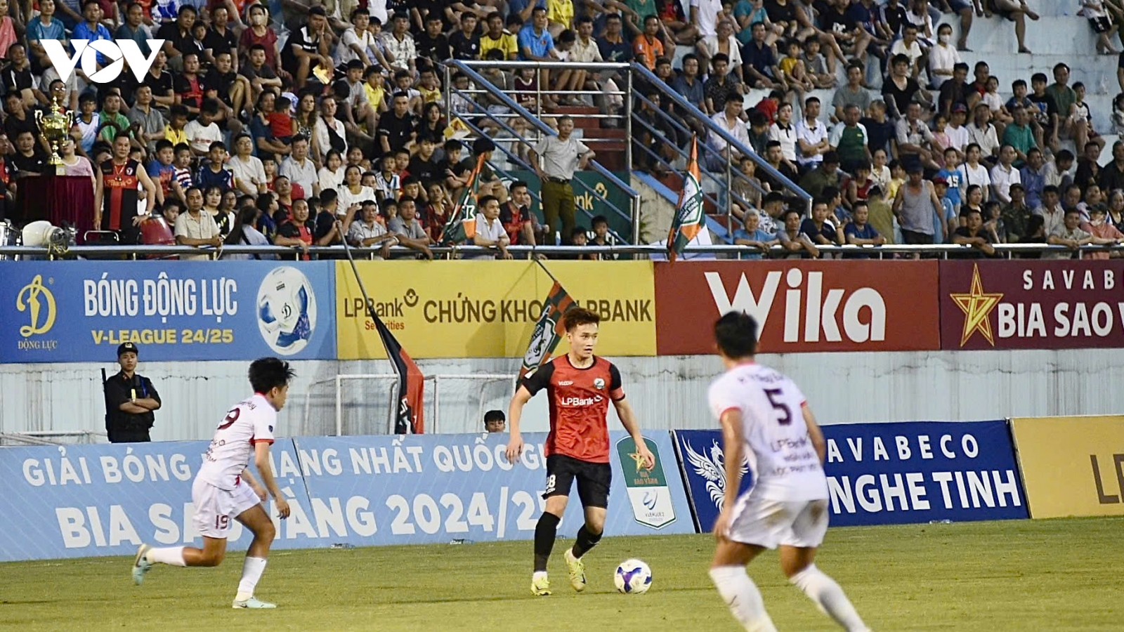 Hoàng Đức tỏa sáng, Ninh Bình chính thức lên hạng V-League