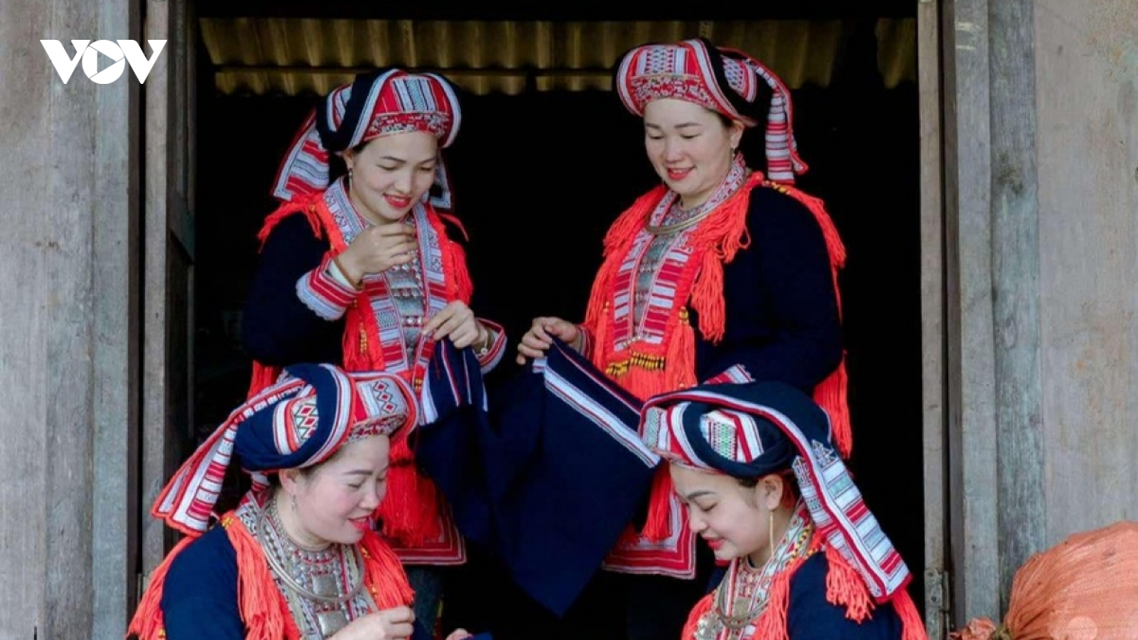 Sắc màu thổ cẩm Dao Đỏ ở Hoàng Su Phì
