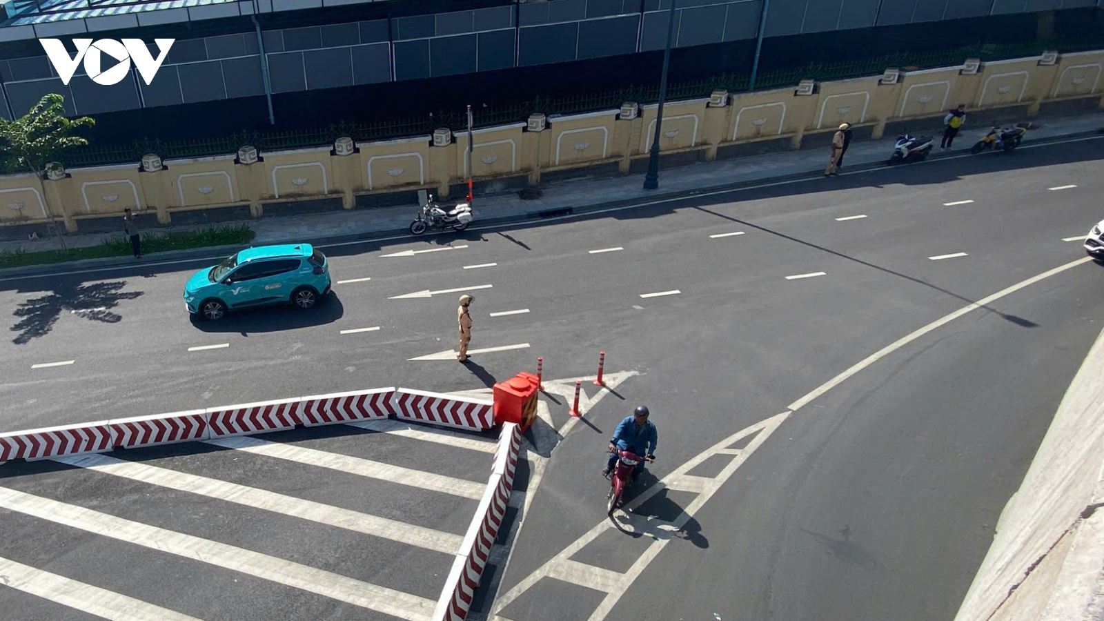 TP HCM sẽ xử lý xe máy đi vào đường cấm dưới cầu vượt nhà ga T3