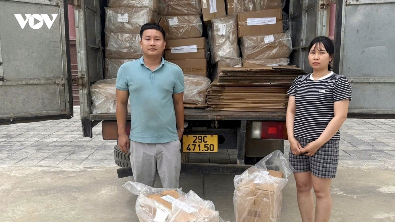 Triệt phá đường dây buôn bán thu giữ hơn 100 thùng thuốc lá giả