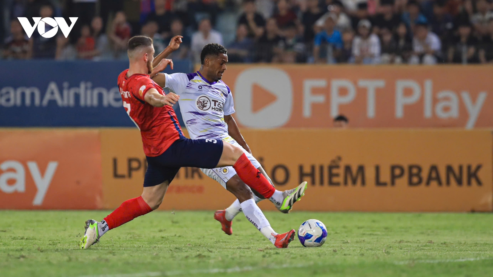 10 người Hà Nội FC thắng kịch tính CAHN, tiếp tục đua vô địch cùng CLB Nam Định