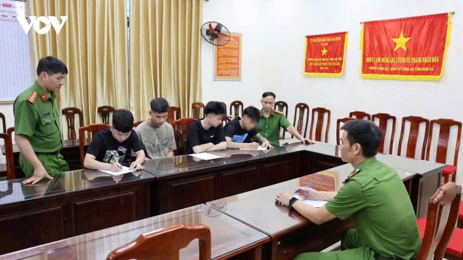 Tạm giữ nhóm thanh niên điều khiển xe máy tốc độ cao, quay clip đăng TikTok