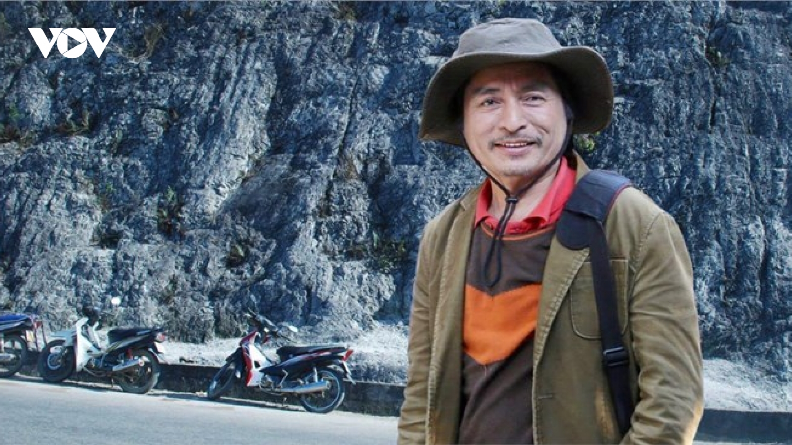 Họa sĩ Ngô Xuân Khôi: Bằng lòng là người đứng sau