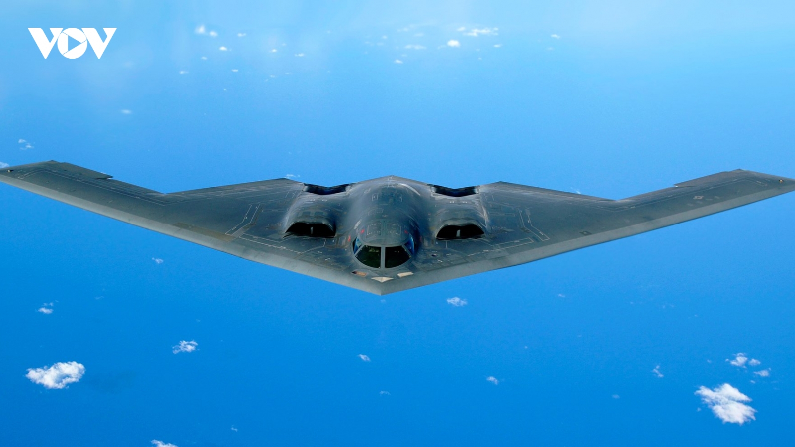 “Bóng ma bầu trời” B-2 Spirit thách thức sức mạnh oanh tạc cơ Tupolev của Nga