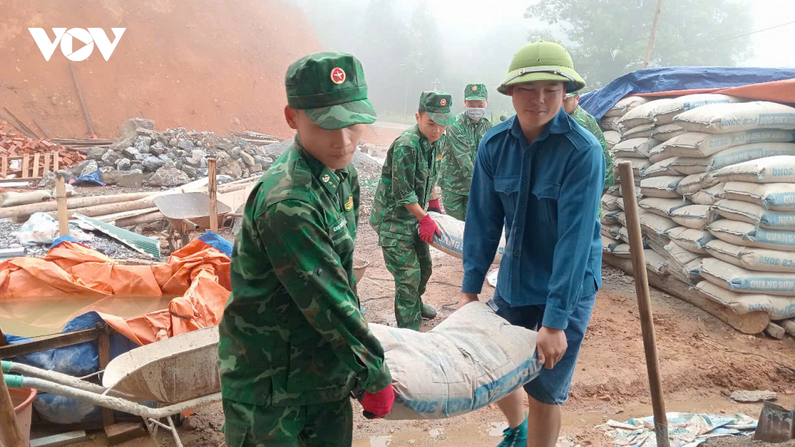 Bộ đội Biên phòng Cao Bằng chung tay xóa nhà tạm, nhà dột nát