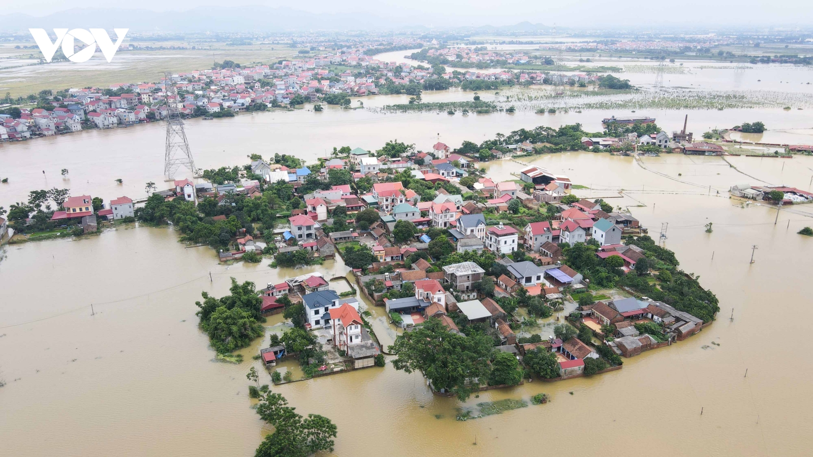 Lũ sông Cầu dâng cao, hàng trăm hộ dân ở Bắc Giang chìm trong biển nước