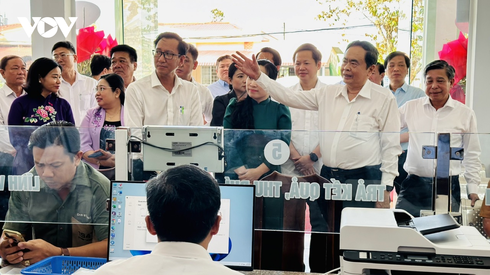 Chủ tịch Quốc hội: Không để ảnh hưởng, gián đoạn việc cung cấp các dịch vụ công cho người dân