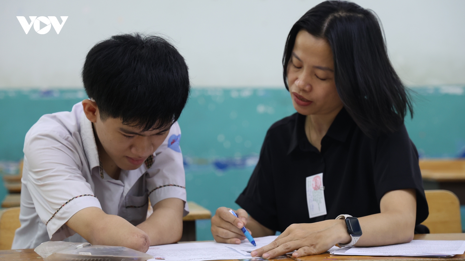 Sĩ tử đặc biệt ở TP.HCM cụt tay, chân nhưng sẽ tự làm bài thi Ngữ Văn