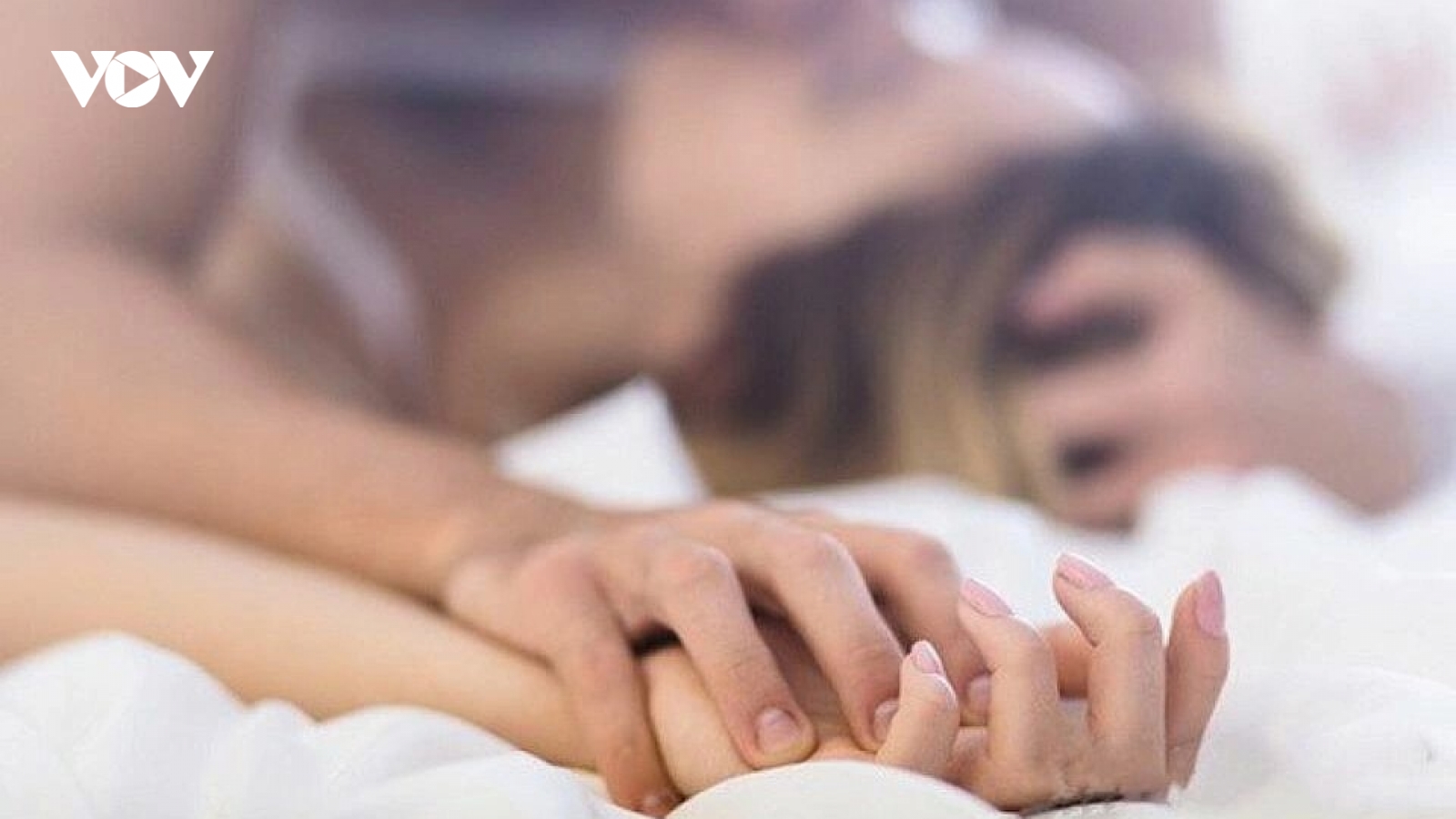 Công việc trục trặc, khó khăn, vợ tôi xả stress bằng cách "đòi hỏi" tôi liên tục
