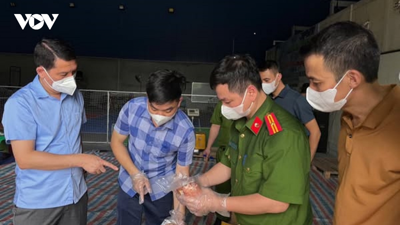 Chặn đứng hơn 20 tấn thực phẩm bẩn đang trên đường vận chuyển vào Nam