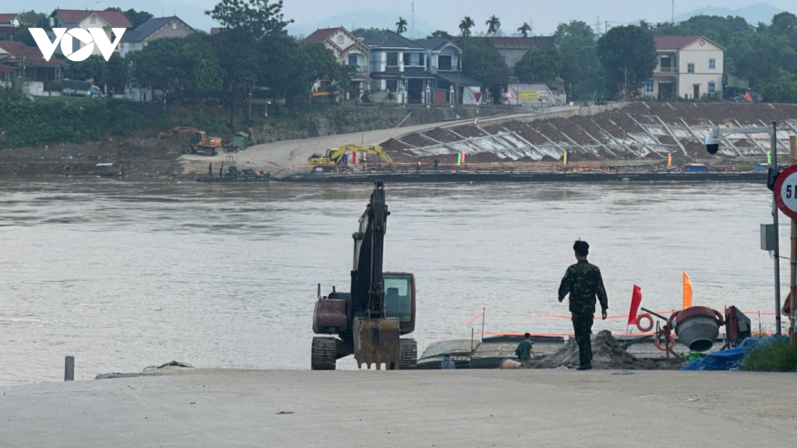 Phú Thọ: Cắt cầu phao Phong Châu từ 15h hôm nay do nước sông Hồng chảy siết