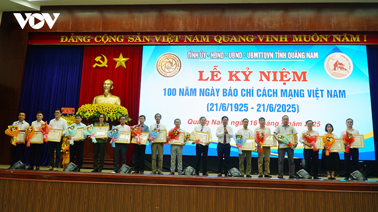 Tôn vinh người làm báo dấn thân giữa tâm lũ và “điểm nóng” thông tin