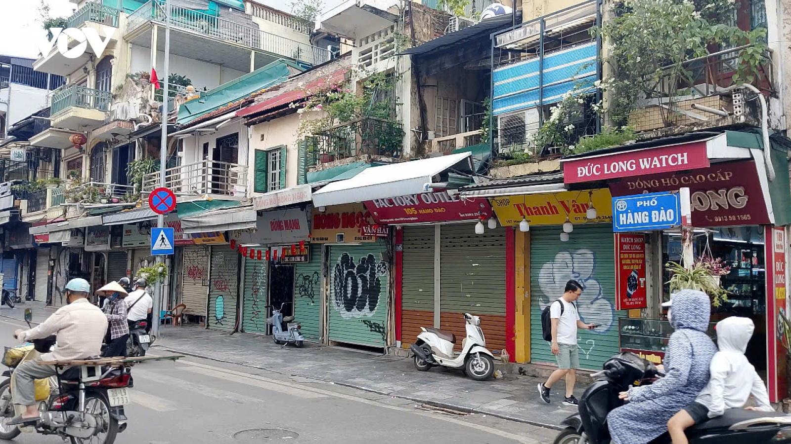 Làn sóng đóng cửa hàng để né thuế và chiến dịch chống hàng giả