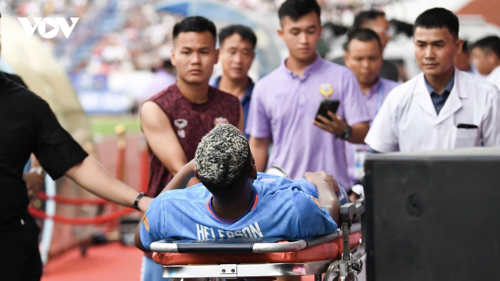 Ngoại binh của Hà Tĩnh nhập viện khẩn cấp ở trận đấu với Nam Định