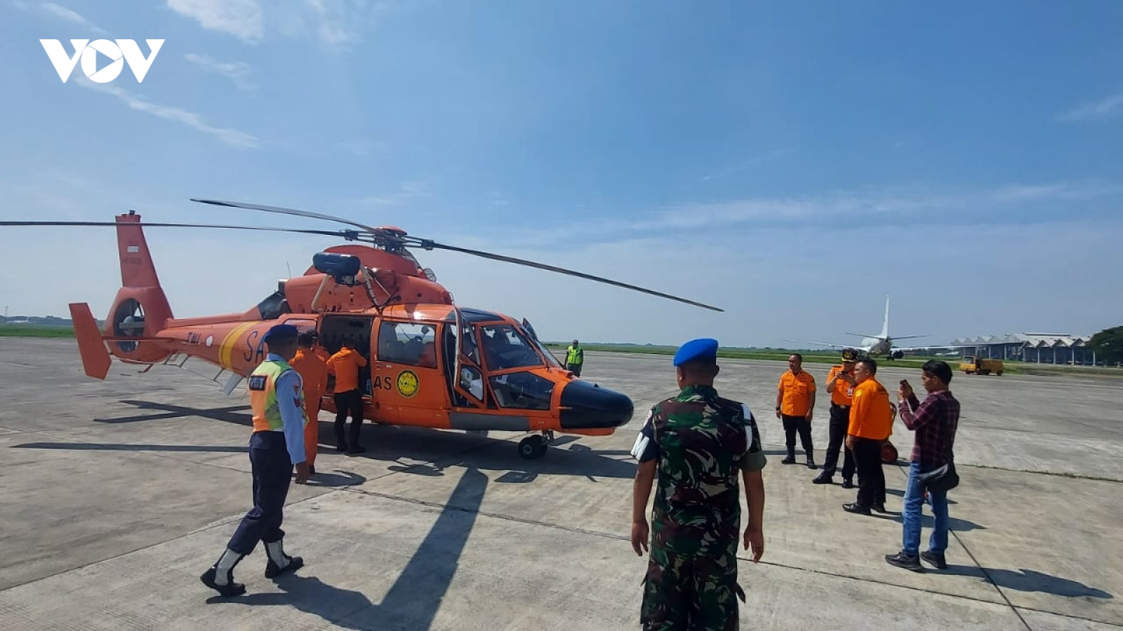 Indonesia nỗ lực cứu du khách Brazil rơi xuống khe núi lửa 4 ngày qua