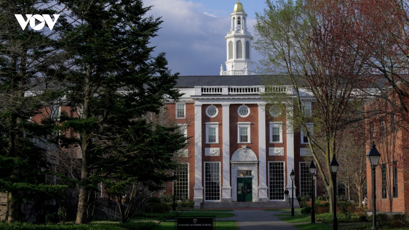 Mỹ sẽ hạn chế thị thực đối với sinh viên nước ngoài của Đại học Harvard