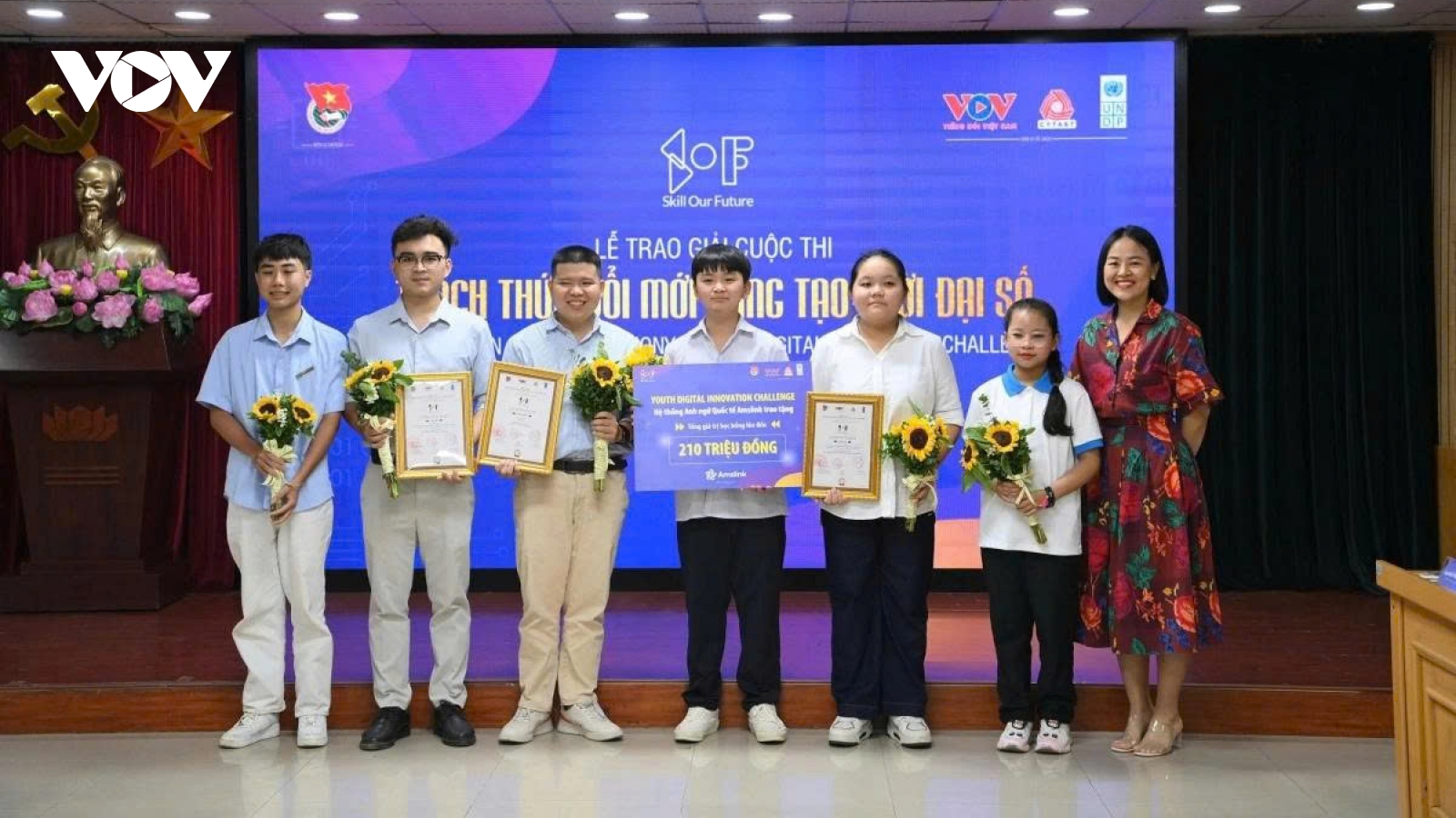 Awards presented to Youth Digital Innovation Challenge winners