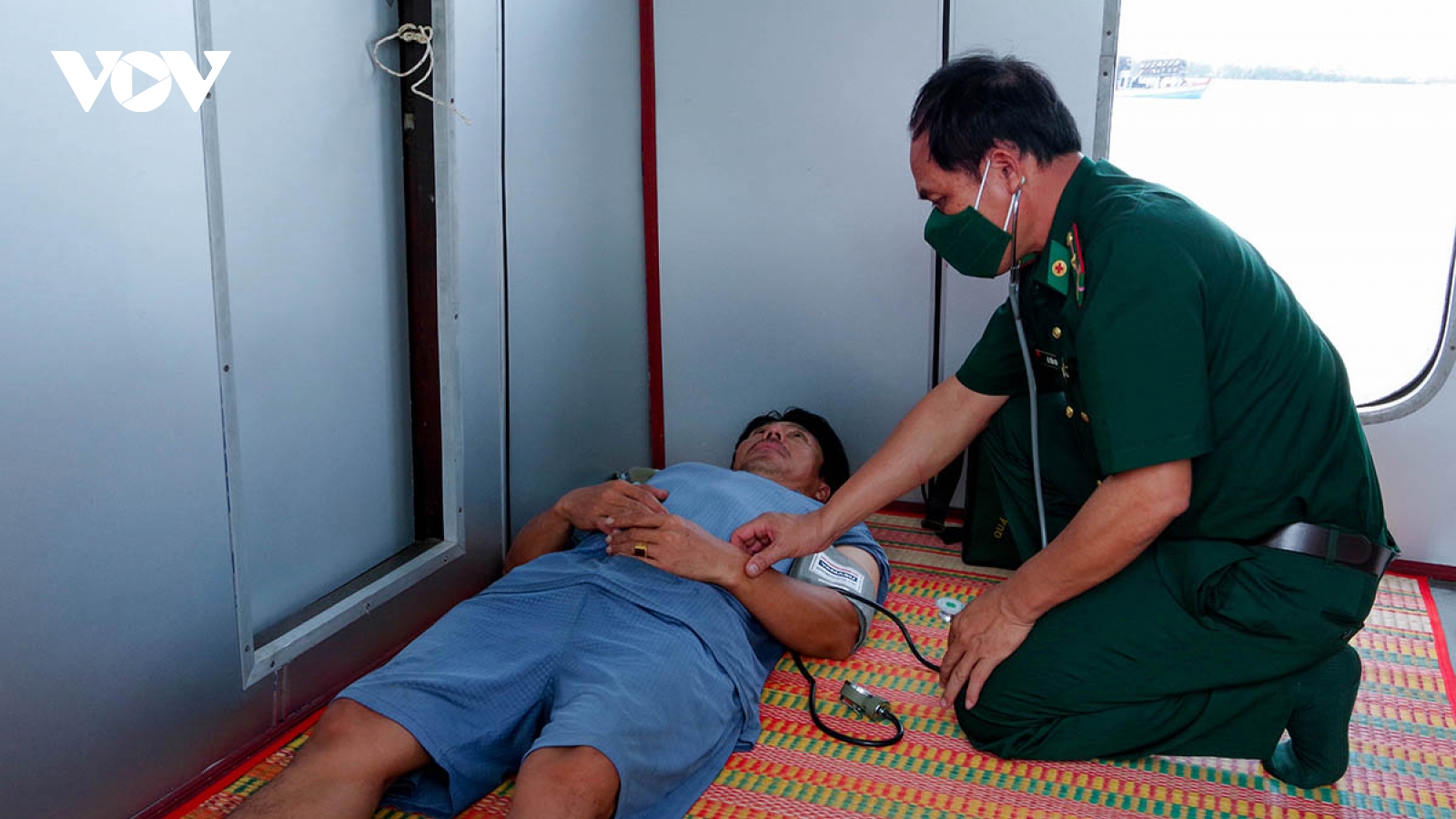 Sóc Trăng cứu nạn thành công 5 thuyền viên vào bờ an toàn